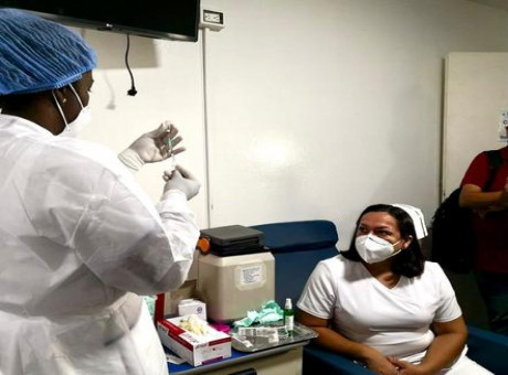 noticias/gobierno-del-valle-del-cauca-busca-a-personas-mayores-de-80-anos-para-ser-vacunados-contra-el-covid-19